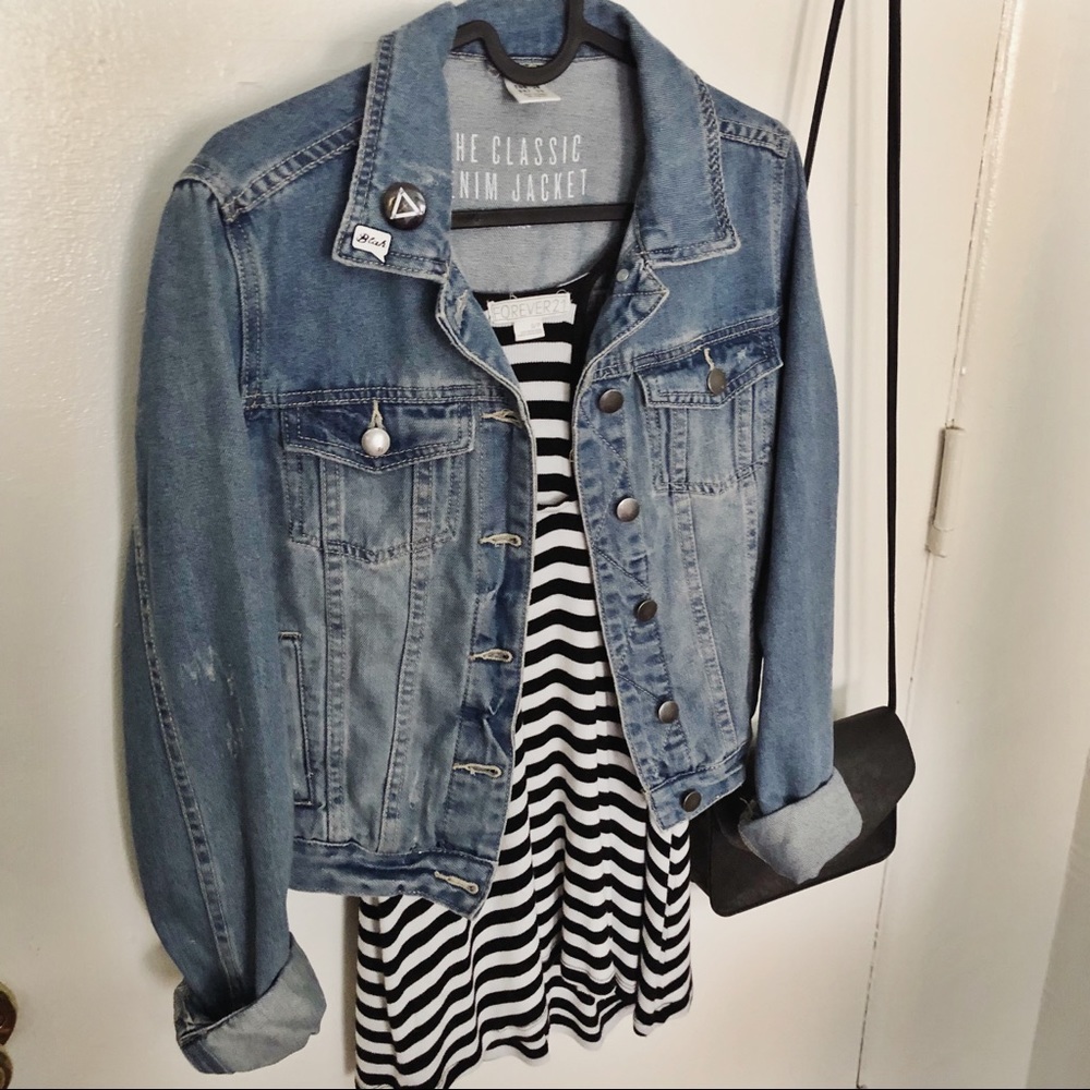 euc light wash denim jacket